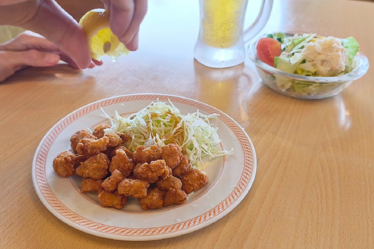 誰がなんと言おうと、唐揚げにはレモンである