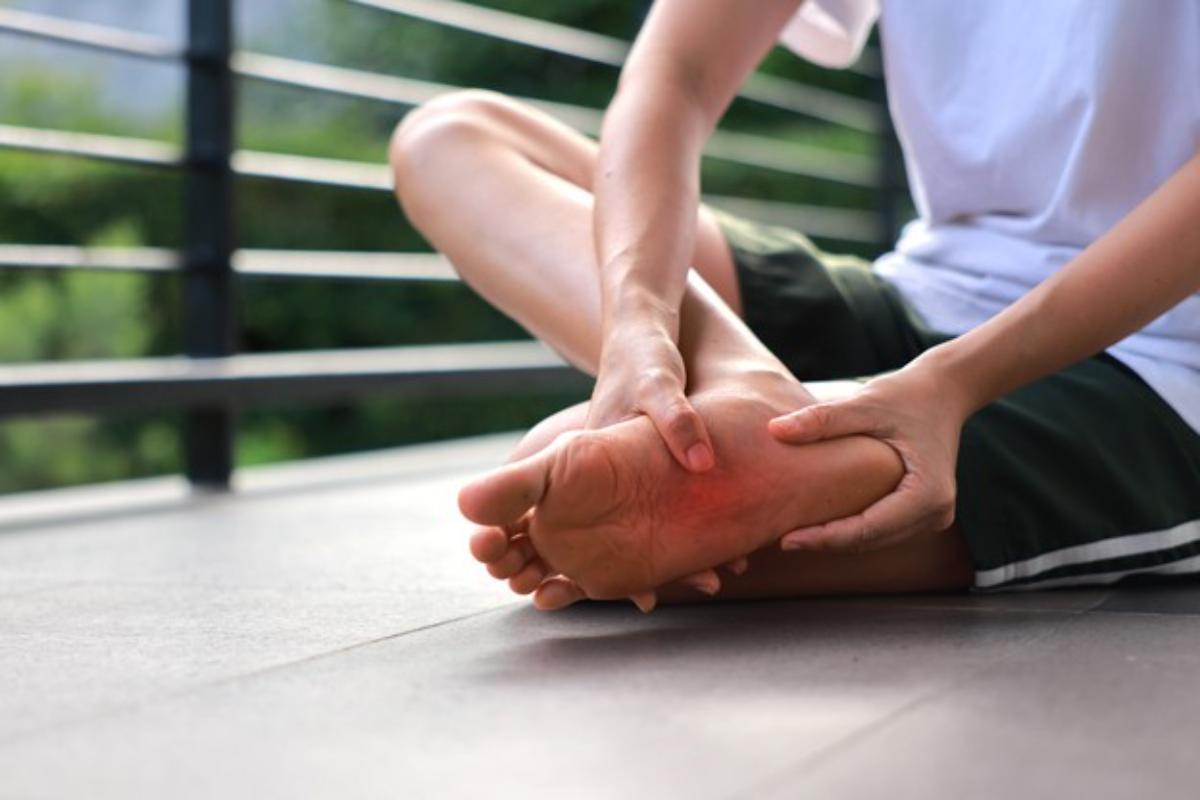 脚の痛みが和らいだといって、自己判断で治療を中断するのは危険(イメージ)