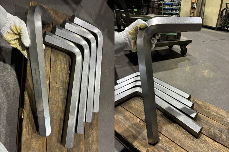 巨大な六角棒レンチ（提供／旭金属工業株式会社）