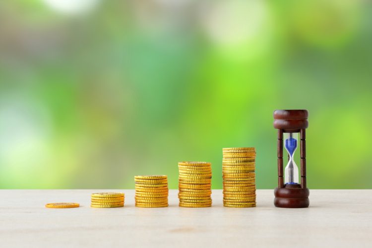 「ワンコイン投資」を始めるうえでの注意点は（写真：イメージマート）