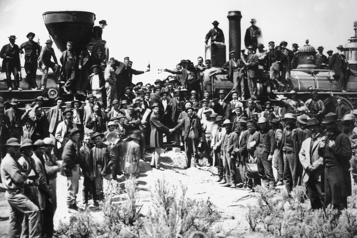 1869年に開通した大陸横断鉄道。中国人労働者は「クーリー」と呼ばれ、過酷な建設に従事した（dpa/時事通信フォト）