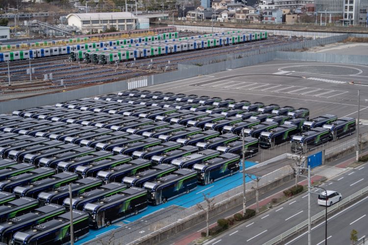 使用を中止している「万博EVバス」（撮影／加藤博人）