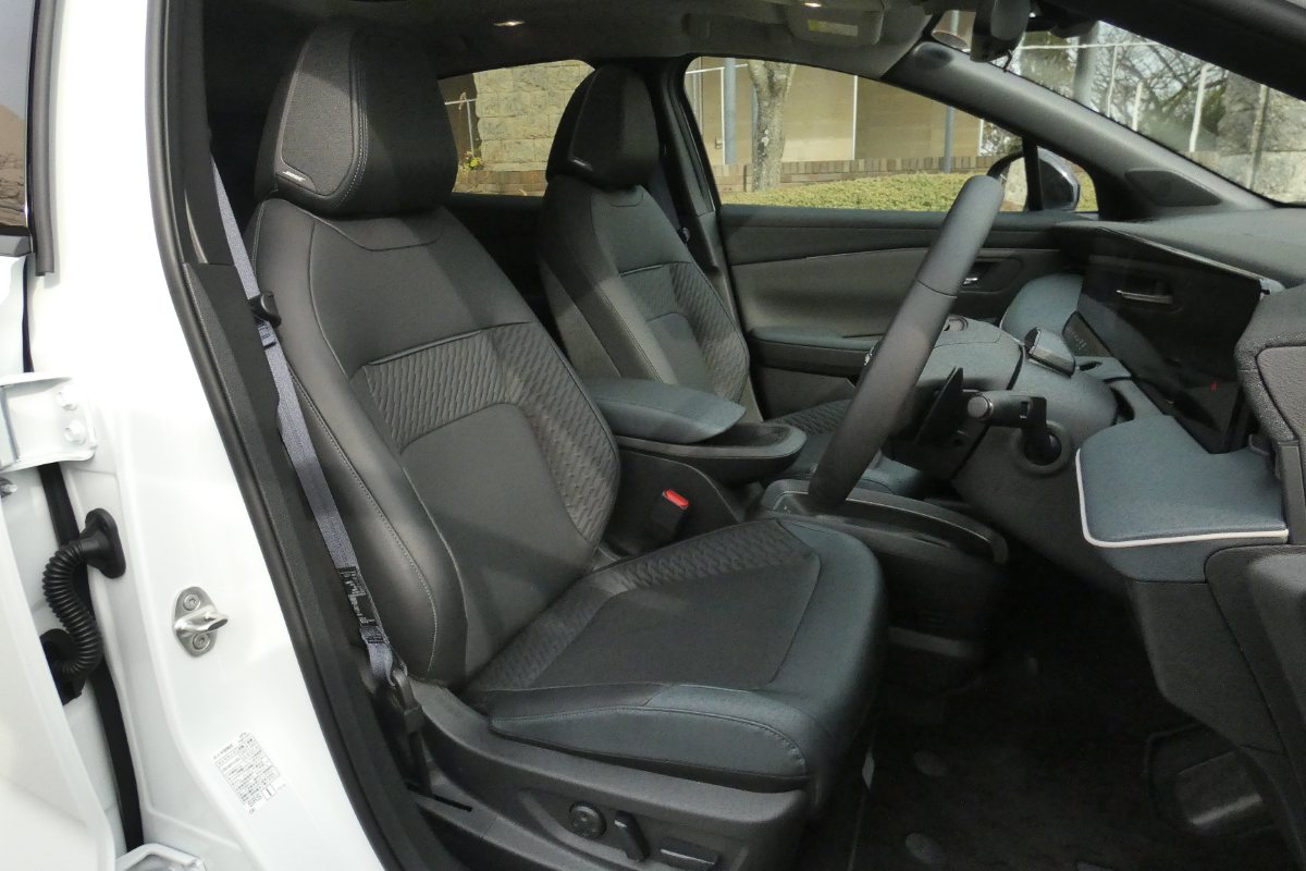 ホールド性のいいフロントシートにはBose?パーソナルプラスサウンドシステム（10スピーカー、運転席用アナウンス）を搭載し、より豊かな移動空間を提供（B7 Gに設定）