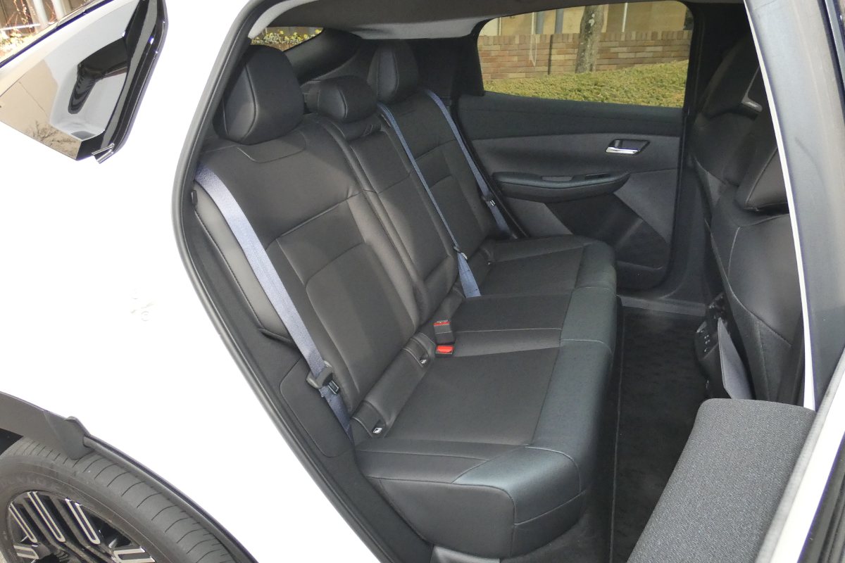 CMF-EVプラットフォームの採用によりフラットなフロアと開放感のある足元空間を実現できた