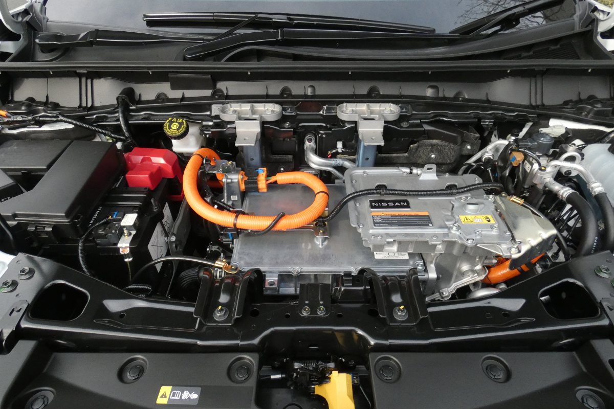 新開発のEVパワートレインは、モーター、インバーター、減速機といった主要な3つのコンポーネントを一体化した3-in-1構造とし、従来比でユニット容量を10%削減しながら、モーターの最大トルクを4%向上させた