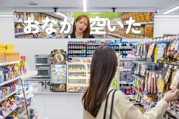 「ファミマTV」で4月14日にスタートした森香澄さん出演の『秘密の夜食』（ゲート・ワン社提供）