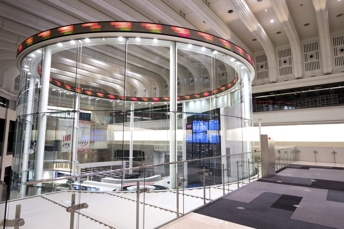 業績上方修正のサプライズをどう評価するか