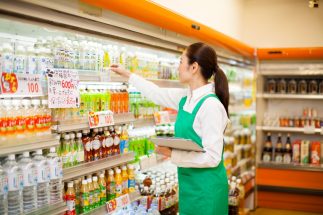 オーバー50女性が「スーパーの正社員になり月25万円」「登録販売者の資格取得でドラッグストアで手取り20万円」…将来の厚生年金を増やすための職場・資格選びのコツと実例