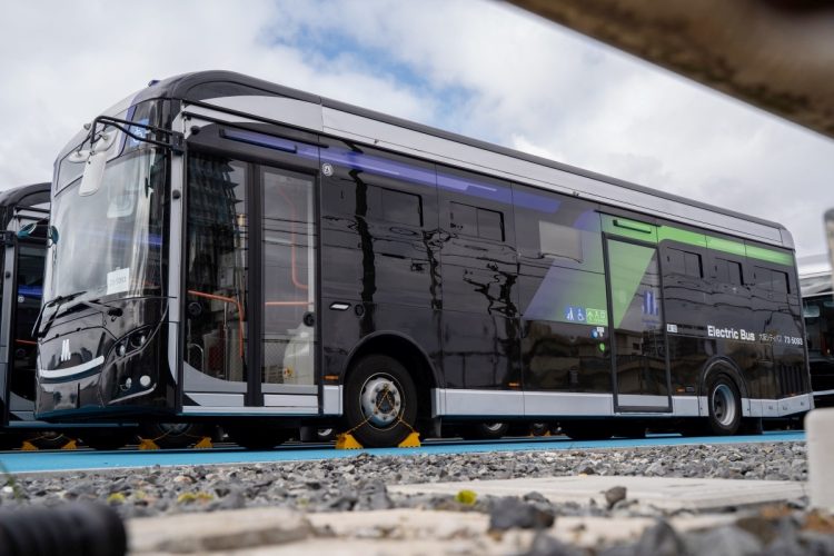 今年1～2月の点検でも「重大な不具合が新たに発生」したという（EVMJバス。撮影／加藤博人）