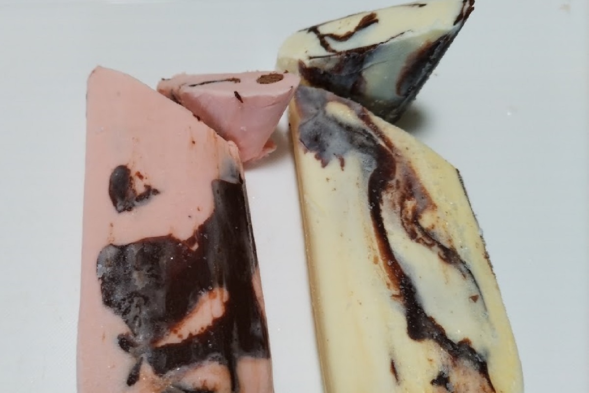 バキッ！とチョコが割れる食感が醍醐味