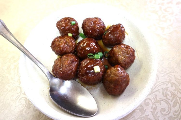 小ぶりな肉だんごはツマミにぴったり