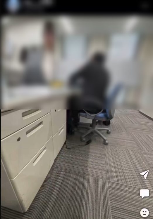 西日本シティ銀行の職員が「BeReal」に投稿したとされる執務室内の映像の一部（Xより）