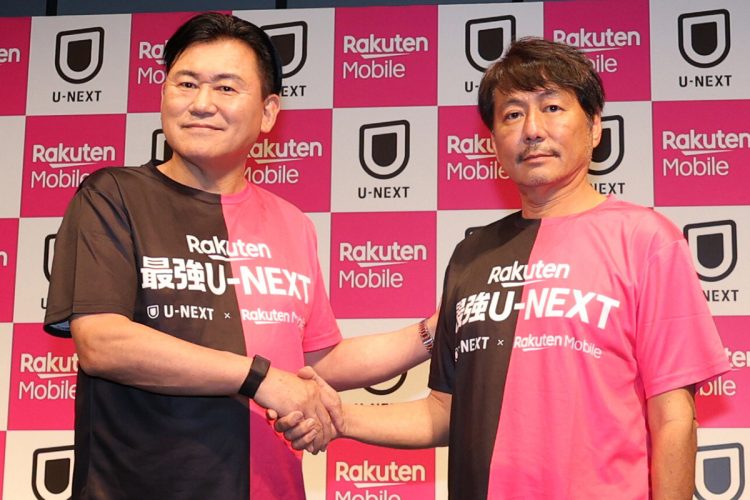 U-NEXTは海外市場でどう戦っていくのか（右＝宇野康秀社長CEO、左＝三木谷浩史氏／時事通信フォト）