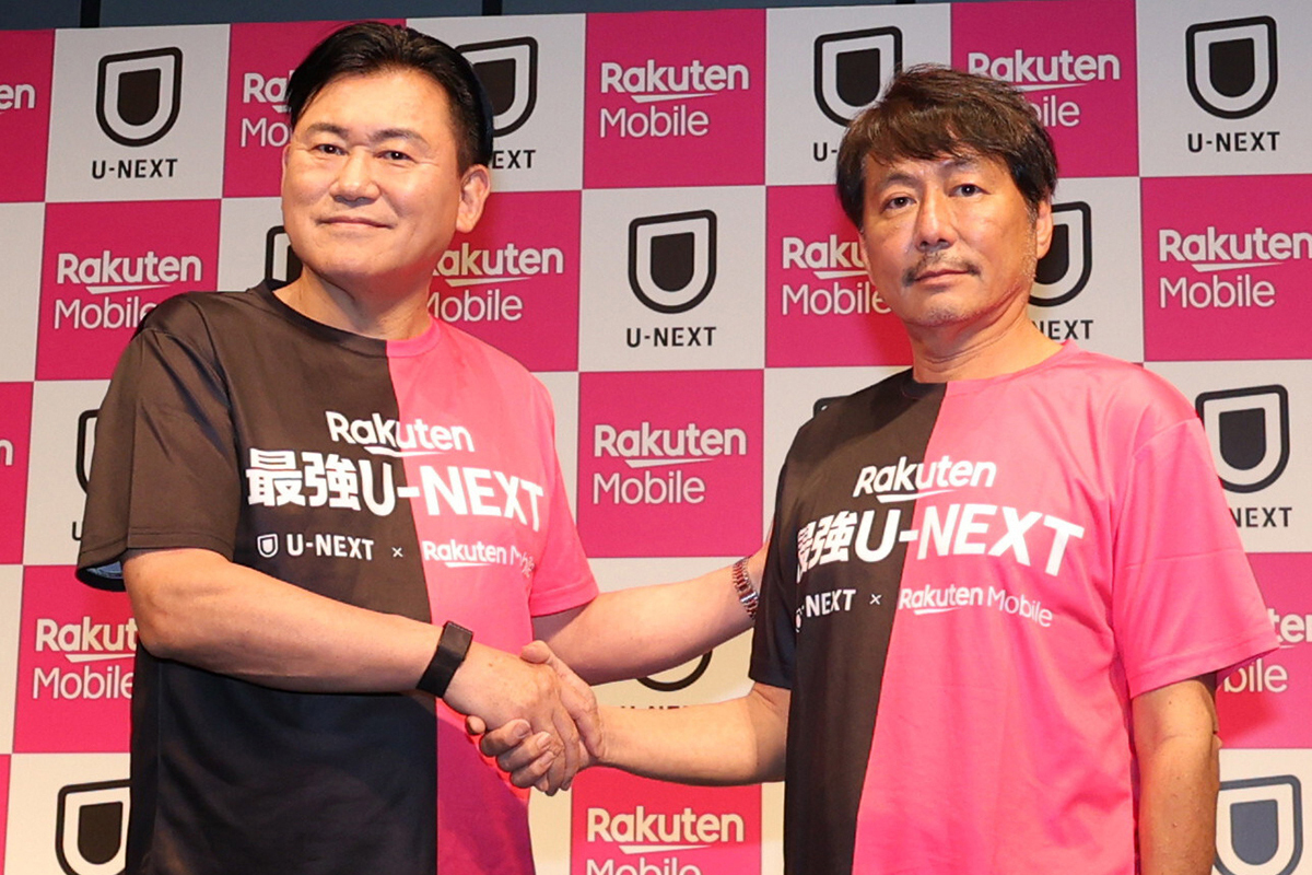 U-NEXTは海外市場でどう戦っていくのか（右＝宇野康秀社長CEO、左＝三木谷浩史氏／時事通信フォト）