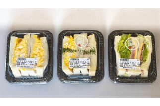 「採算度外視」の謳い文句にも納得！　激安スーパー「トライアル」の199円玉子サンドの味とボリュームを実食検証　「1か月で40万食」の人気商品のポテンシャル