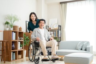 《“申請すればもらえる”介護に関するお金》知っておきたい“介護の高額療養費制度”とは？　おむつ支給、特殊詐欺防止など自治体独自の助成制度もチェック