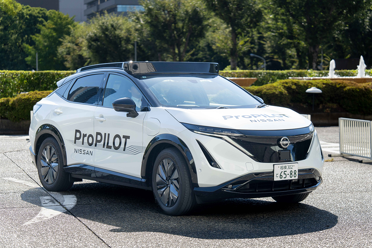 日産自動車が2025年9月に公開した事実上無人運転ができる試作車（時事通信フォト）
