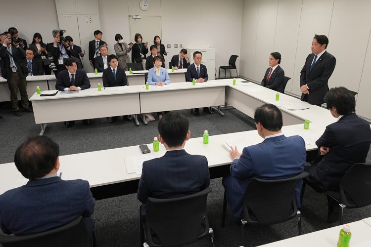 国民会議は財務省に取り込まれた？（時事通信フォト）
