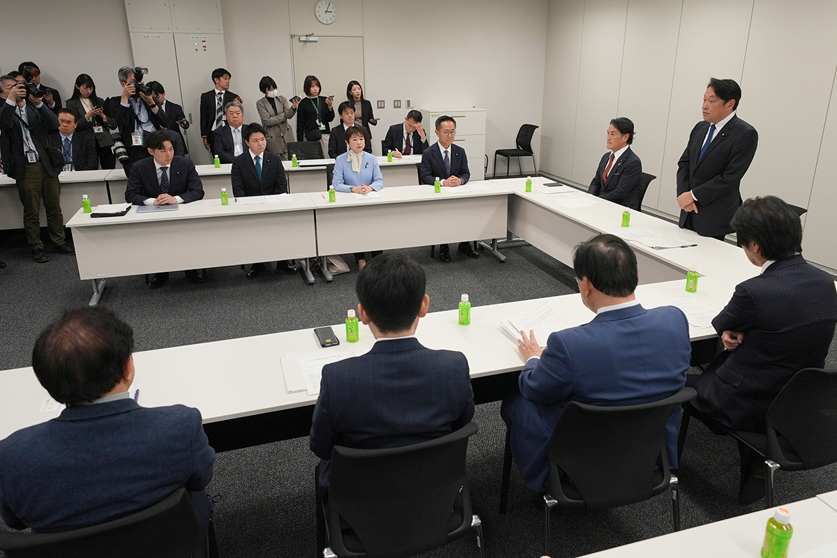 国民会議は財務省に取り込まれた？（時事通信フォト）