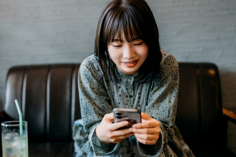 生成AIを恋人探しに利用する人も（写真：イメージマート）