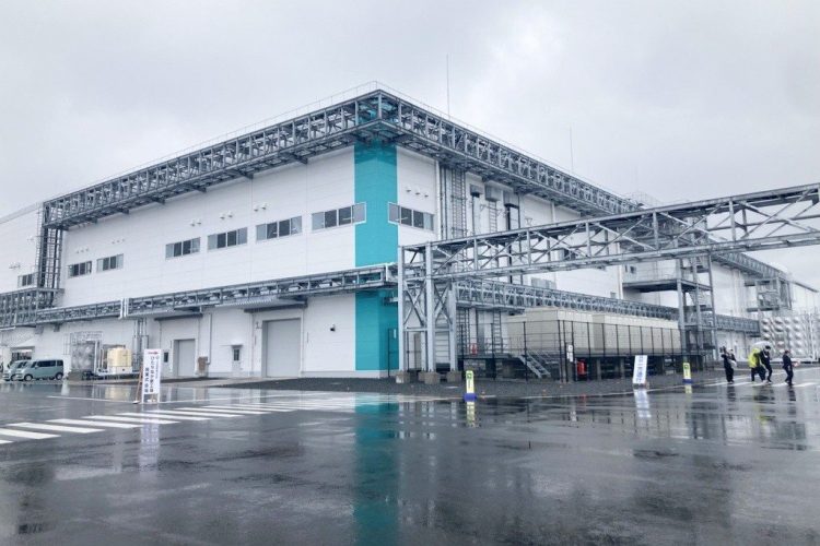 JX金属が開業した「ひたちなか新工場」（写真：時事通信フォト）