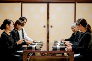 「えっ、3割引き？」葬儀会社がPRする“安い一日葬”のカラクリ　費用カットできる部分は限られているのになぜ実現できるのか？《1級葬祭ディレクターが解説》