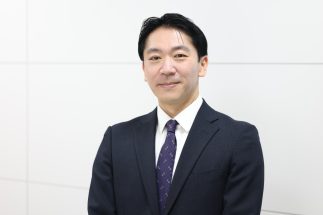 バリュー株投資で年間800万円超の配当収入を得ている億り人・Rickyさん（撮影：杉原賢紀／小学館）