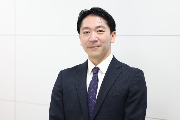 バリュー株投資で年間800万円超の配当収入を得ている億り人・Rickyさん（撮影：杉原賢紀／小学館）
