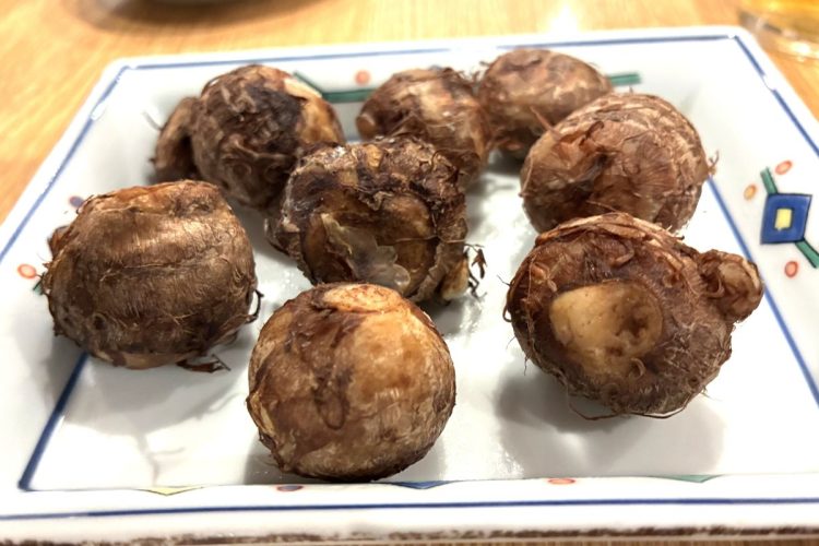 最初のつまみはキヌカツギから
