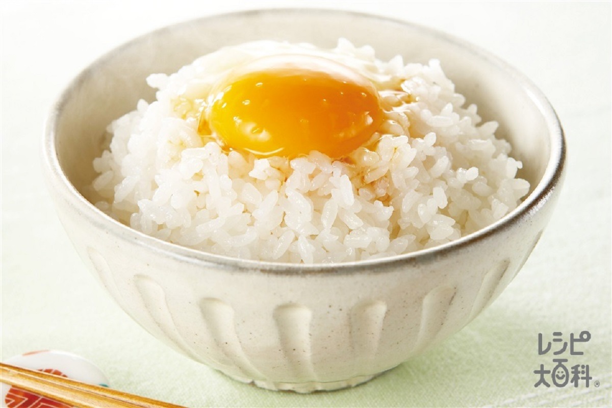 何気ない卵かけご飯でも、うま味調味料をかけると味が「キマる」という(味の素提供)