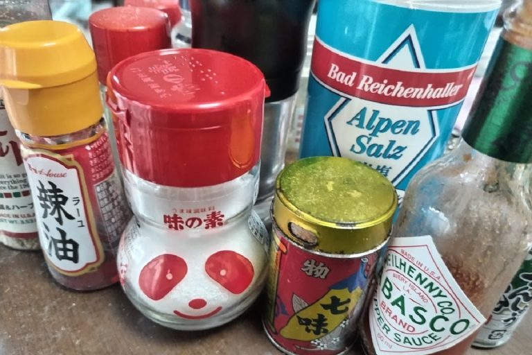 味の素に聞いた「うま味調味料」にまつわる“誤解の歴史” 画期的だった「化学調味料」の名称が公害などでイメージ悪化、「化学的に作った謎の調味料 ...