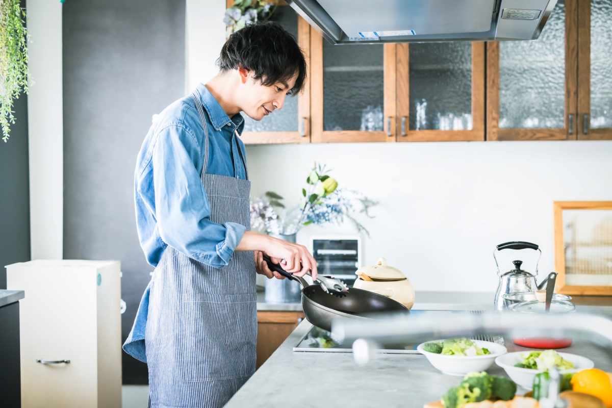日々の食卓でうまみ調味料を活用する人は多い(イメージ)