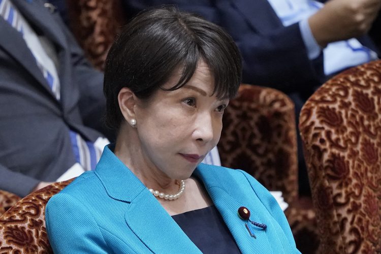 食料品の消費税率をゼロにすることが、自民党の公約だったはずだが…（高市早苗・首相／時事通信フォト）