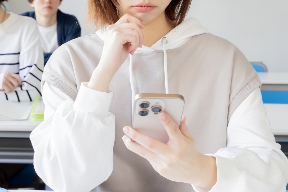 恋人探しにマッチングアプリを活用する大学生も少なくない(写真:イメージマート)