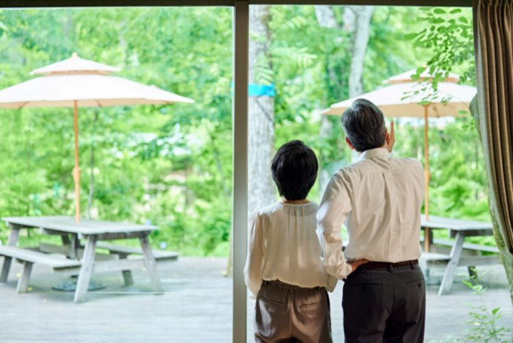 節約しすぎるても、せっかくの70代を楽しめない（写真：イメージマート）