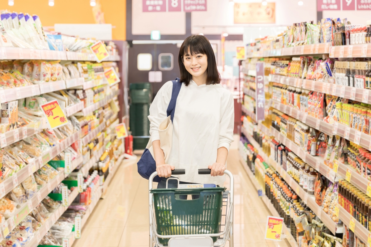 インフレが進むなかで好調なのは「100均」と「スーパー」のどちらか(写真:イメージマート)