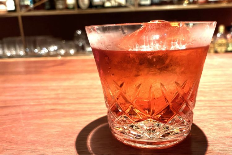飲みながらカクテルの由来に思いを馳せる