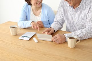 【65歳は「お金との付き合い方」が変わる転機】「使うことに罪悪感を持たない」「死亡保険は解約」…仕事より私事、趣味にはケチらず人生の収穫期を楽しむ《FP深野康彦氏が指南》