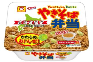「北海道で知らない人はいない！」道民熱愛のカップ焼きそば「やきそば弁当」、最大の特徴は「スープ」の存在　「なぜスープが付属？」「なぜ北海道限定？」東洋水産に聞いてみた