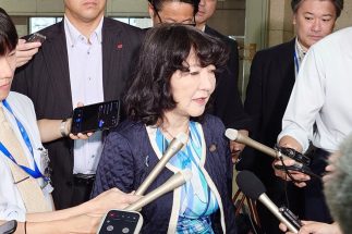 協調介入について取材を受ける片山さつき財務相（時事通信フォト）