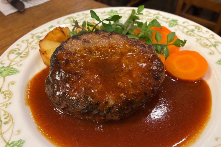 メインとしても、酒のつまみとしても、「エース」の存在感を放つ