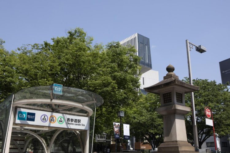 おしゃれで高級感のある街として知られる表参道（写真：イメージマート）