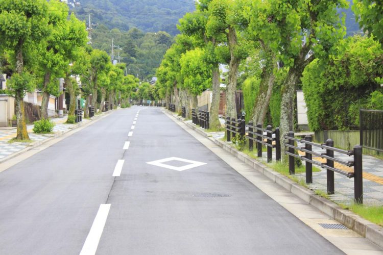 資産家のなかには、華やかさよりも落ち着いた住環境やプライバシーを重視する層もいる（写真：イメージマート）