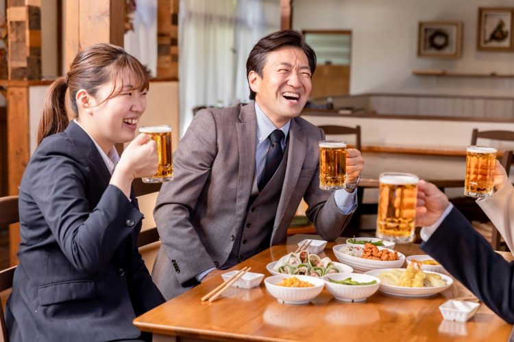 飲み会の会計でセコい人は嫌われる（イメージ）