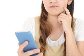家族のSNSは見ないほうがいい？（イメージ）