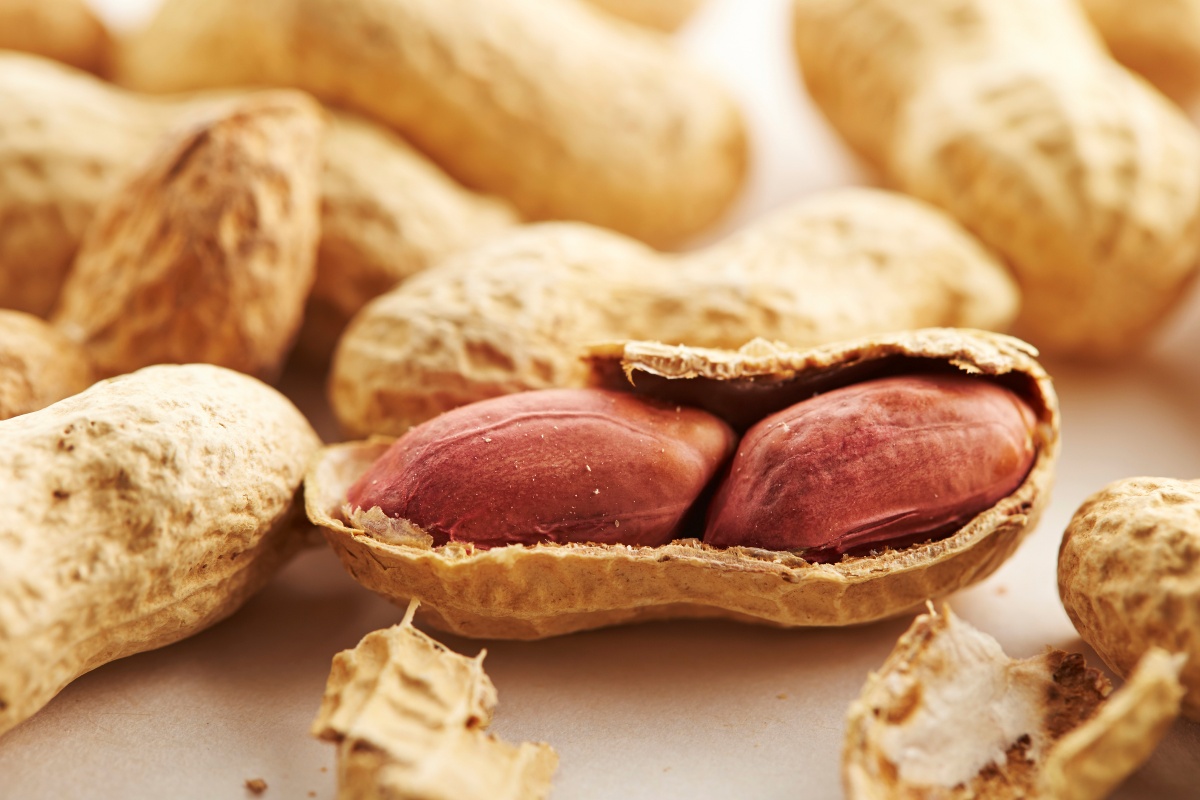 日本国内で消費されているピーナッツ製品の約9割が輸入品で、そのうちの約7割は中国産(写真:イメージマート)