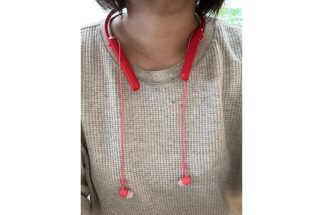 《すごく便利なのに…》徐々に姿を消す「首掛けイヤホン」　市場は「完全ワイヤレス」が主流に　「着脱が容易」「落とさない」など合理的なアイテムゆえの落とし穴