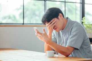 日々の動画習慣から「チリツモ出費も体重も増えた」…スマホ依存状態の30代男性が実感する“ドパおじ”化の弊害とやめられない日々