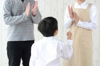親の金融に対する知識が子どもの未来にも影響するという（写真：イメージマート）