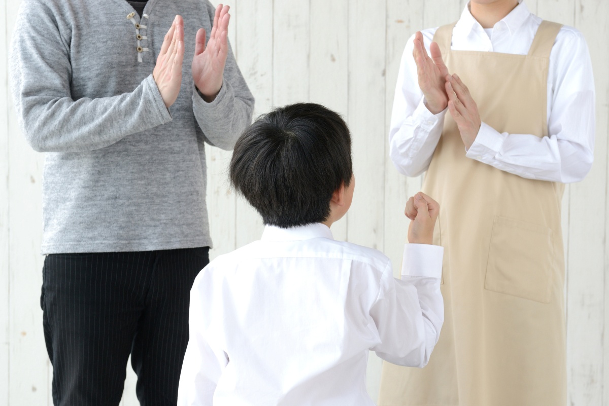 親の金融に対する知識が子どもの未来にも影響するという(写真:イメージマート)